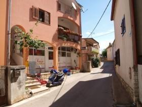 Apartment Free Parking Big Garden Перой Екстериор снимка