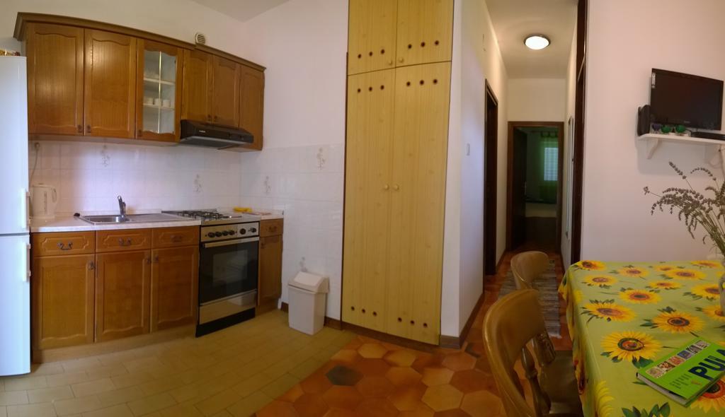 Apartment Free Parking Big Garden Перой Екстериор снимка